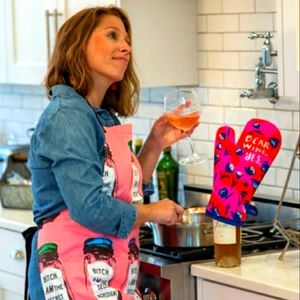 Blue Q DEAR WINE, YES. OVEN MITT